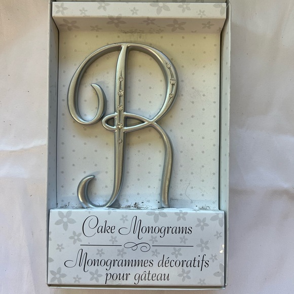 Silver Cake Monogram Topper With Rhinestones `R’ - Picture 2 of 3